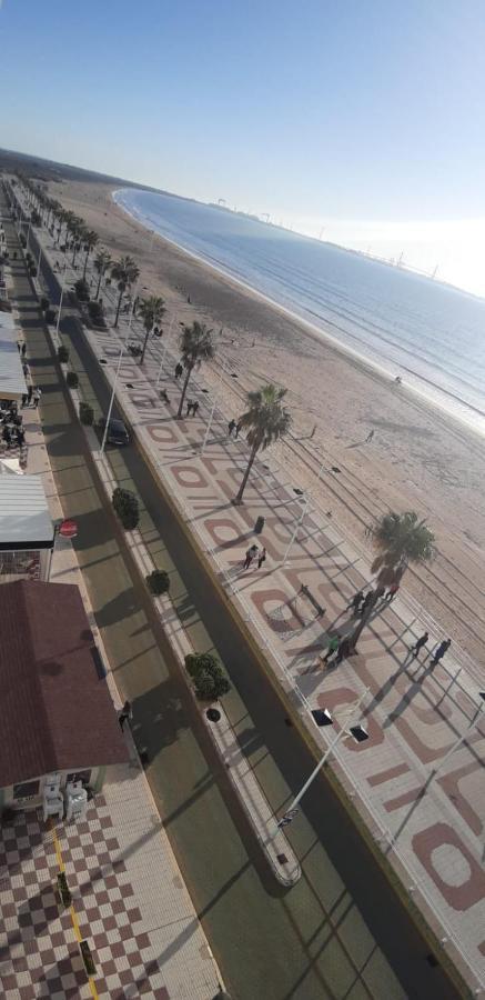 Primera Linea De Playa En Valdelagrana Apartment El Puerto de Santa Maria